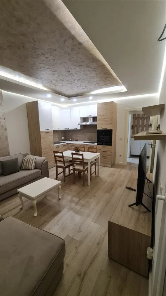 Tirane, jepet me qera apartament 1+1+Ballkon Kati 4, 70 m² 550 € (Rossman Lala , Ali Dem)