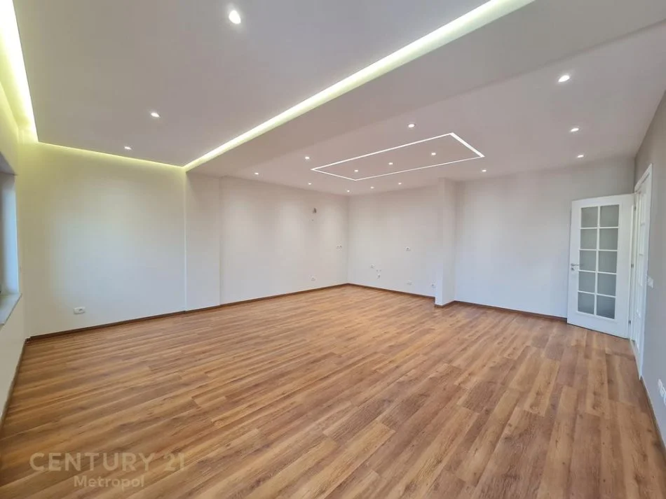Tirane, shes apartament 3+1 Kati 7, 146 m² 398.000 € (Zogu Zi)