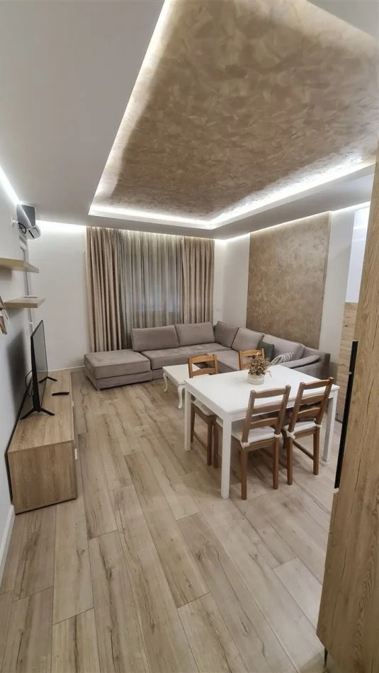 Tirane, jepet me qera apartament 1+1+Ballkon Kati 4, 70 m² 550 € (Rossman Lala , Ali Dem)