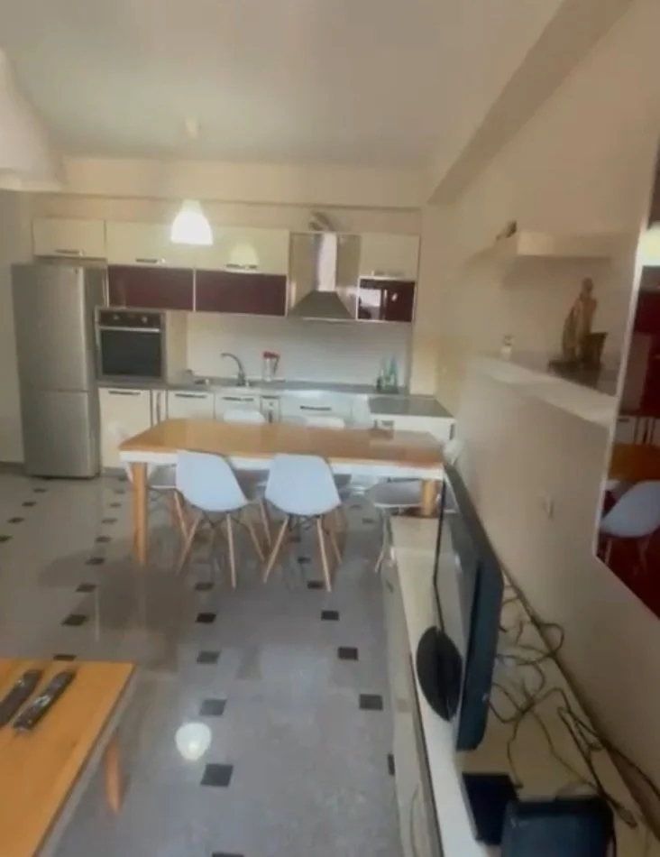 Tirane, shitet apartament 2+1+Ballkon Kati 5, 90 m² 170.000 € (Stacioni i Selites)