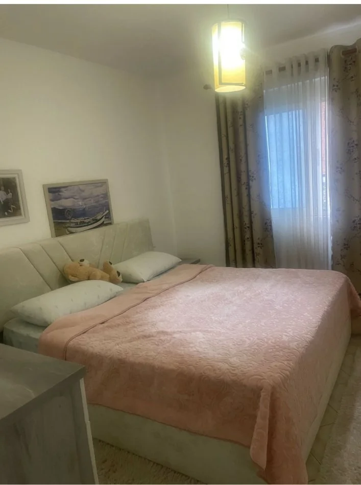 Tirane, shitet apartament 1+1 Kati 2, 