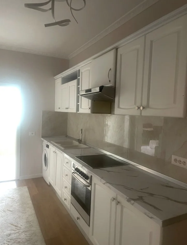 Tirane, shitet apartament 2+1 Kati 3, 