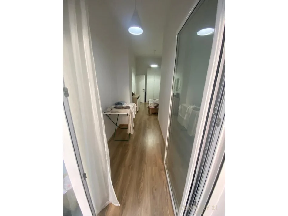 Tirane, jepet me qera apartament 1+1+Ballkon Kati 1, 70 m² 550 € (Rruga Peti)