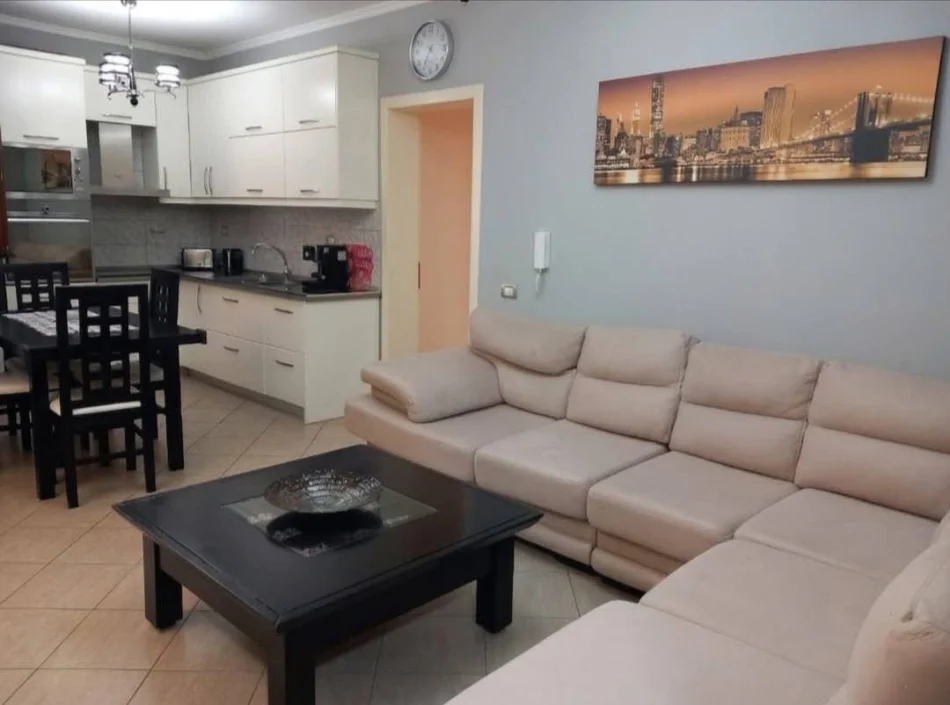 Tirane, shes apartament 2+1+Ballkon Kati 2, 100 m² (Kopshti botanik)