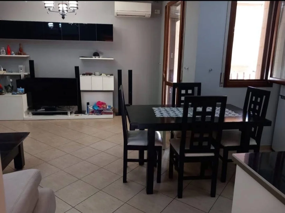 Tirane, shes apartament 2+1+Ballkon Kati 2, 100 m² (Kopshti botanik)