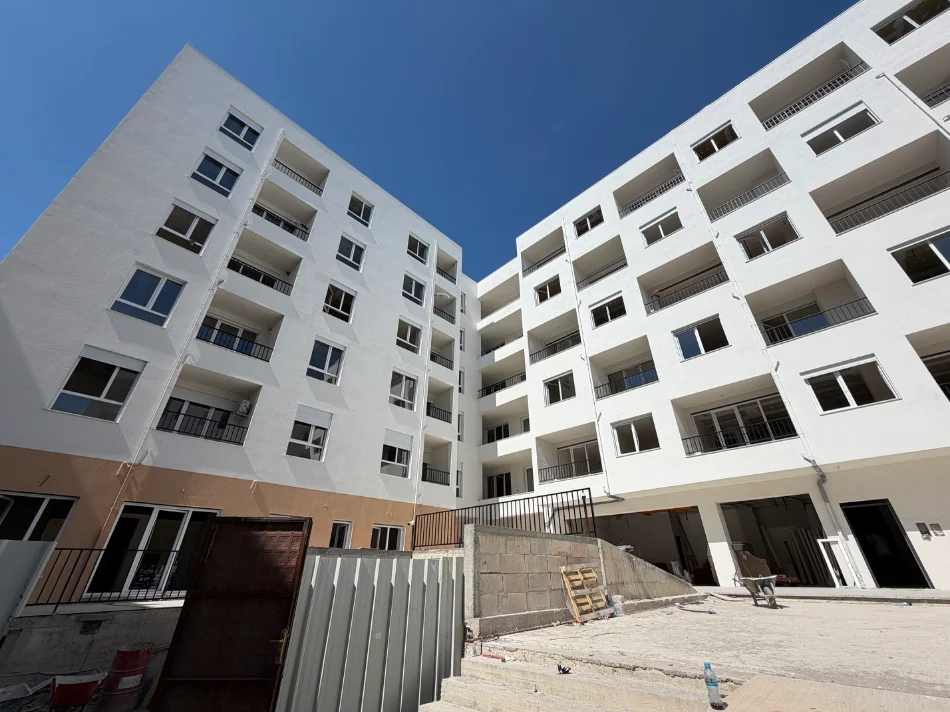Durres, shitet apartament 1+1+Ballkon Kati 3, 79 m² (Golem, Pallatet Alb-Golem)