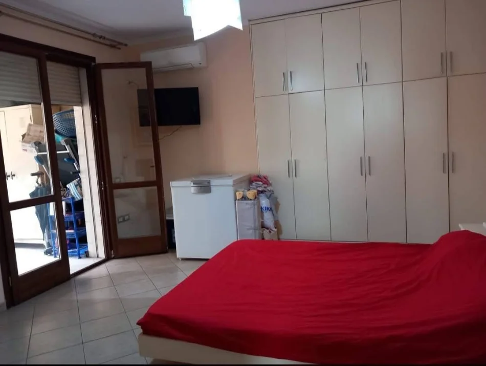 Tirane, shes apartament 2+1+Ballkon Kati 2, 100 m² (Kopshti botanik)