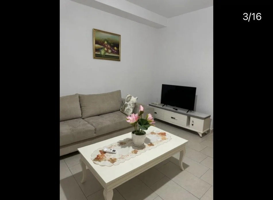 Durres, jepet me qera apartament 1+1plus ballkon 400 € (Rruga e plazhit)