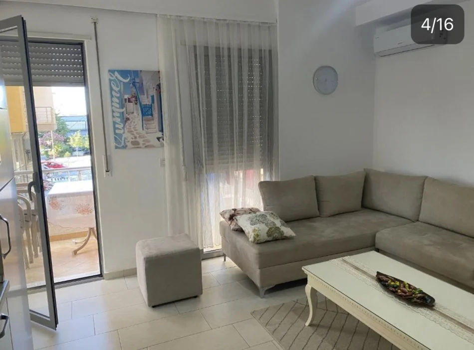 Durres, jepet me qera apartament 1+1plus ballkon 400 € (Rruga e plazhit)