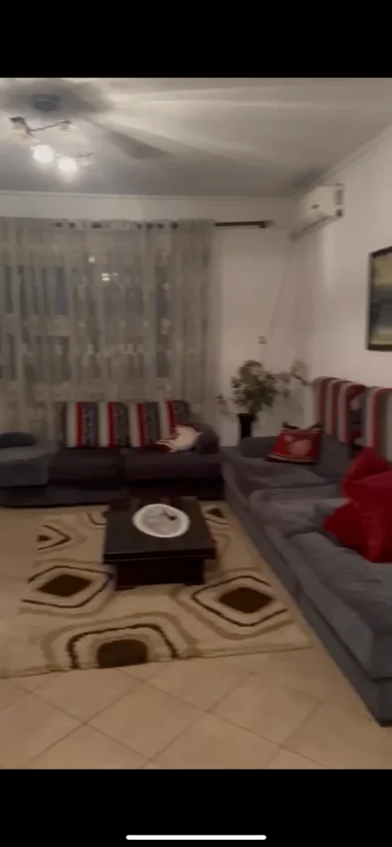 Tirane, jepet me qera apartament 2+1 Kati 3, 80 m² 400 € (Te pallatet e verdha)