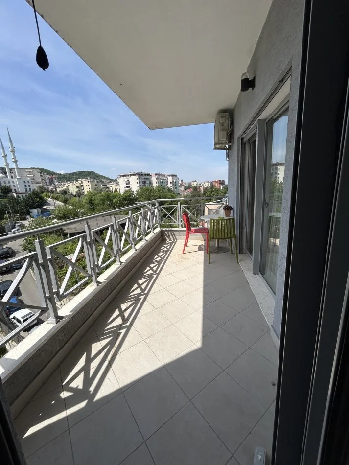 Tirane, jepet me qera/ rent apartament 3+1+Ballkon Kati 6, 135 m² 1.200 € (Rruga Alla kopshti Zoologjik)