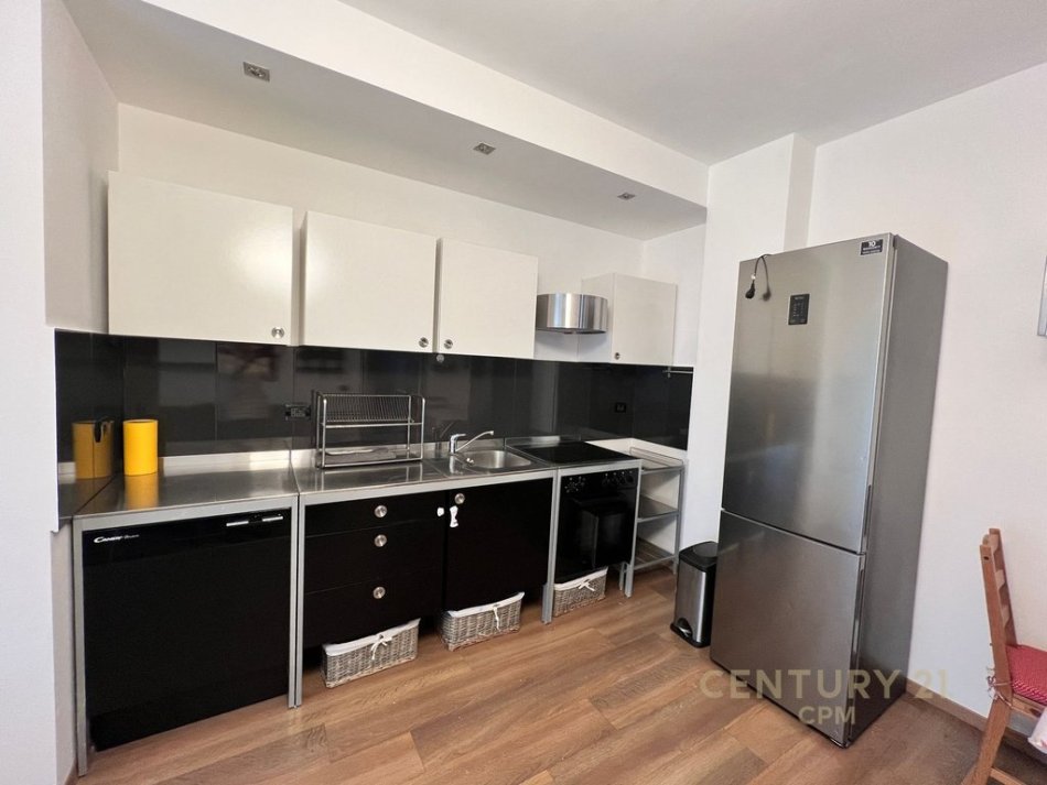 Tirane, jepet me qera apartament 2+1 Kati 3, 73 m² 550 € (Bill Klinton)