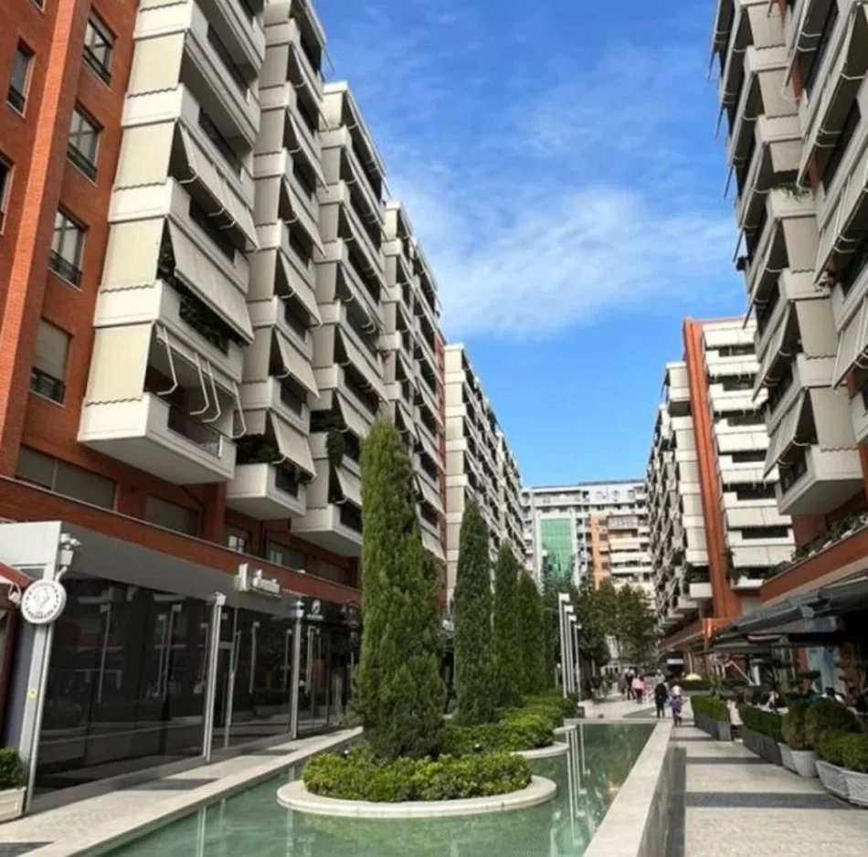 Tirane, jepet me qera apartament 1+1+Ballkon Kati 6, 65 m² 600 € (Kompleksi Delijorgji)