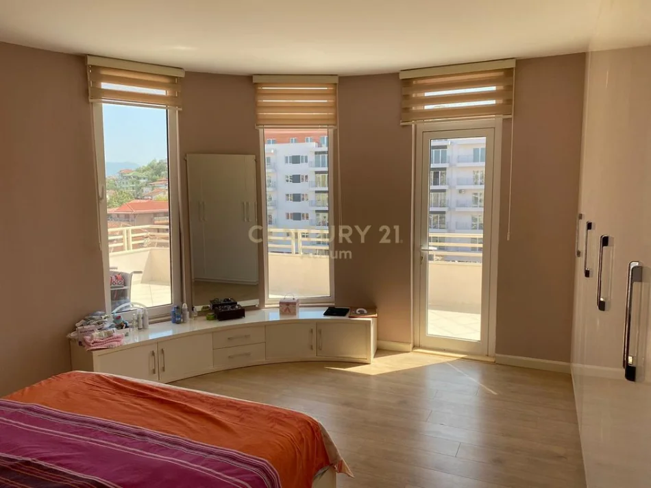 Tirane, shes apartament duplex 4+1+Aneks+Ballkon Kati 5, 250 m² 250.000 € 