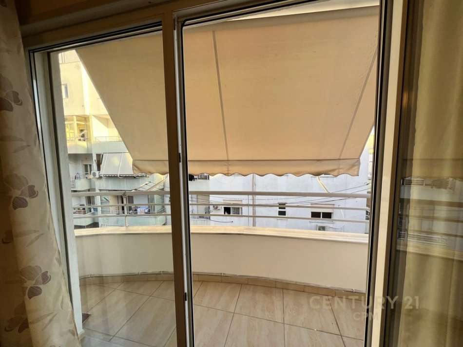 Tirane, jepet me qera apartament 2+1 Kati 3, 73 m² 550 € (Bill Klinton)