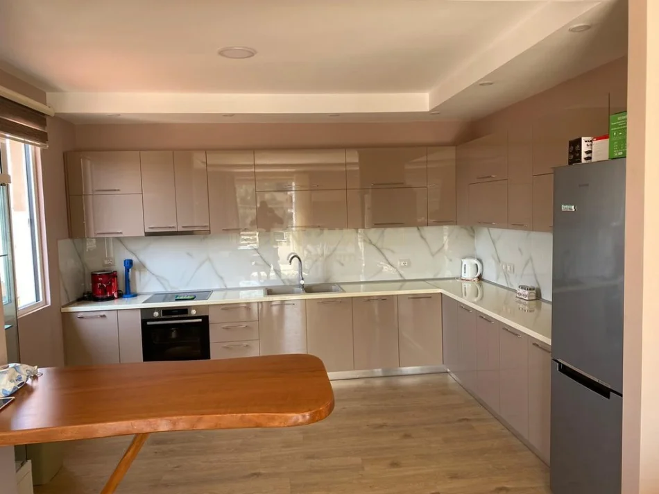 Tirane, shes apartament duplex 4+1+Aneks+Ballkon Kati 5, 250 m² 250.000 € 
