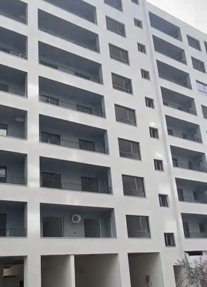 Tirane, shitet apartament 2+1 Kati 8, 97 m² 78.000 € (Qender Kamez)