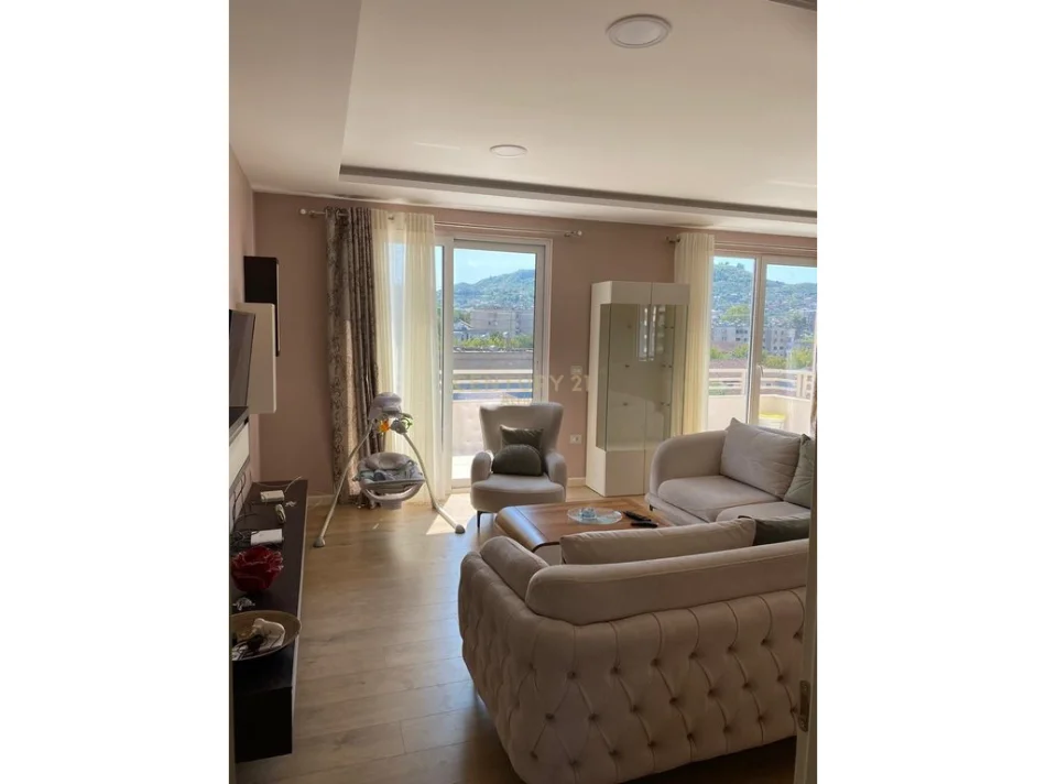 Tirane, shes apartament duplex 4+1+Aneks+Ballkon Kati 5, 250 m² 250.000 € 