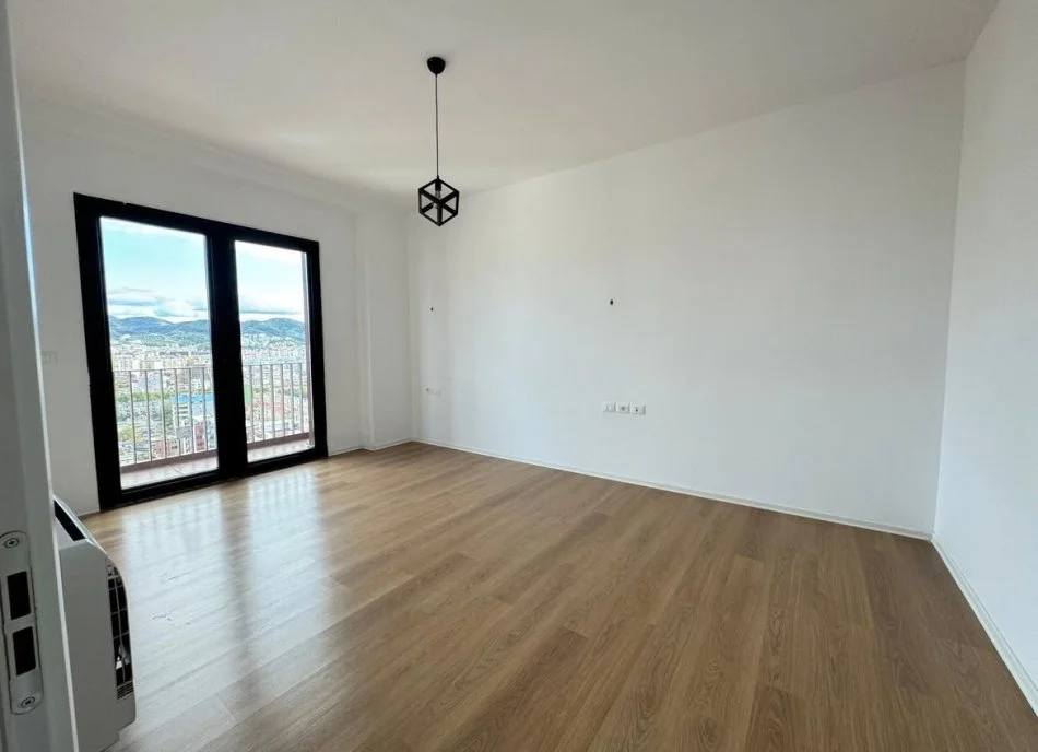 Tirane, jap me qera ambjent biznesi Kati 18, 160 m² 1.500 € (Garden Building Rruga e Kavajes)