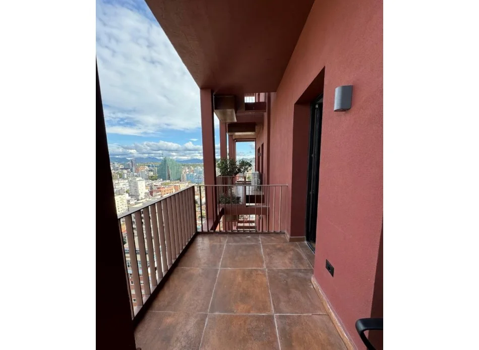 Tirane, jap me qera ambjent biznesi Kati 18, 160 m² 1.500 € (Garden Building Rruga e Kavajes)