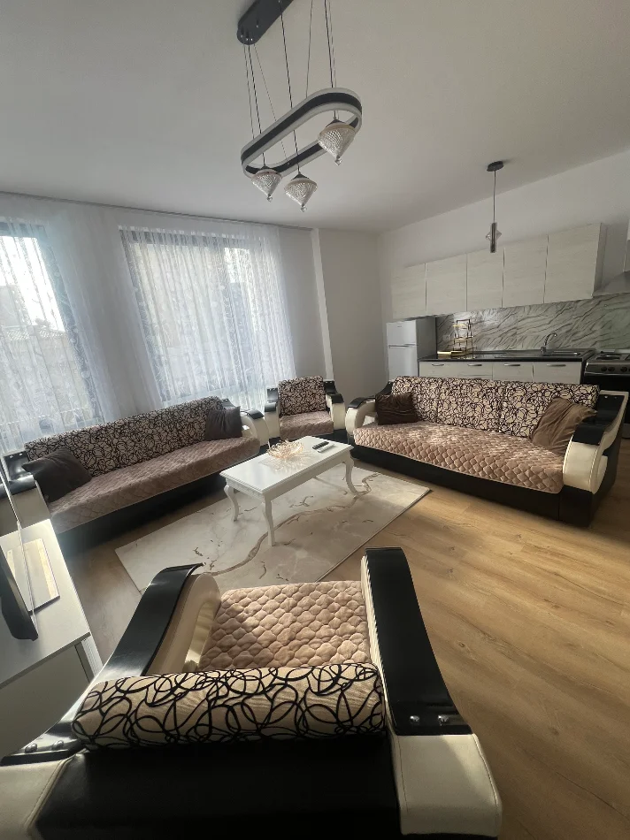 Tirane, jepet me qera apartament 2+1+Ballkon Kati 1, 109 m² 680 € (Filip Jano)