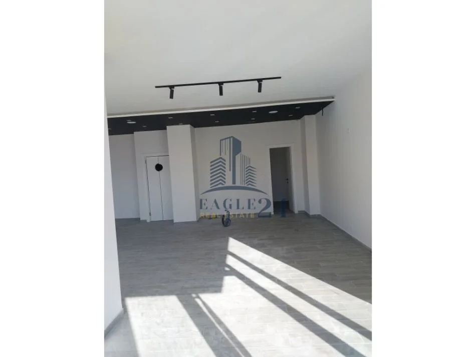 Tirane, jepet me qera dyqan , 120 m² 1.000 € (Astir)