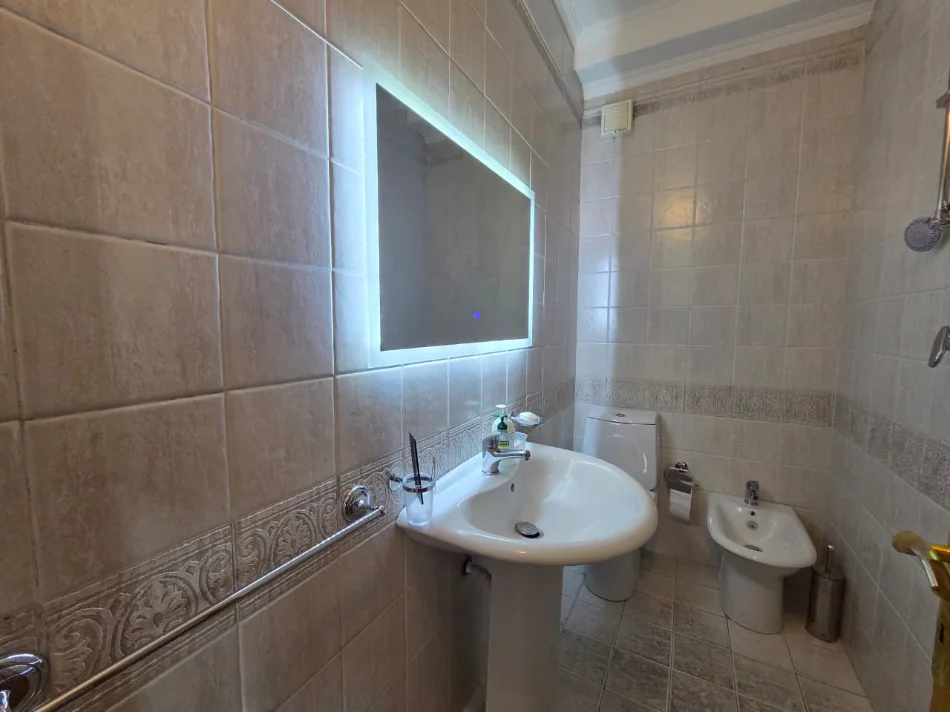 Tirane, shes apartament 3+1+Aneks+Ballkon Kati 6, 155 m² 650.000 € 