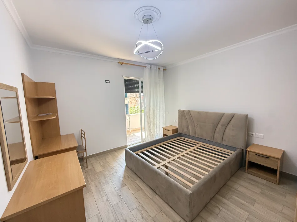 Tirane, jepet me qera apartament 1+1+Ballkon Kati 1, 65 m² 580 € 