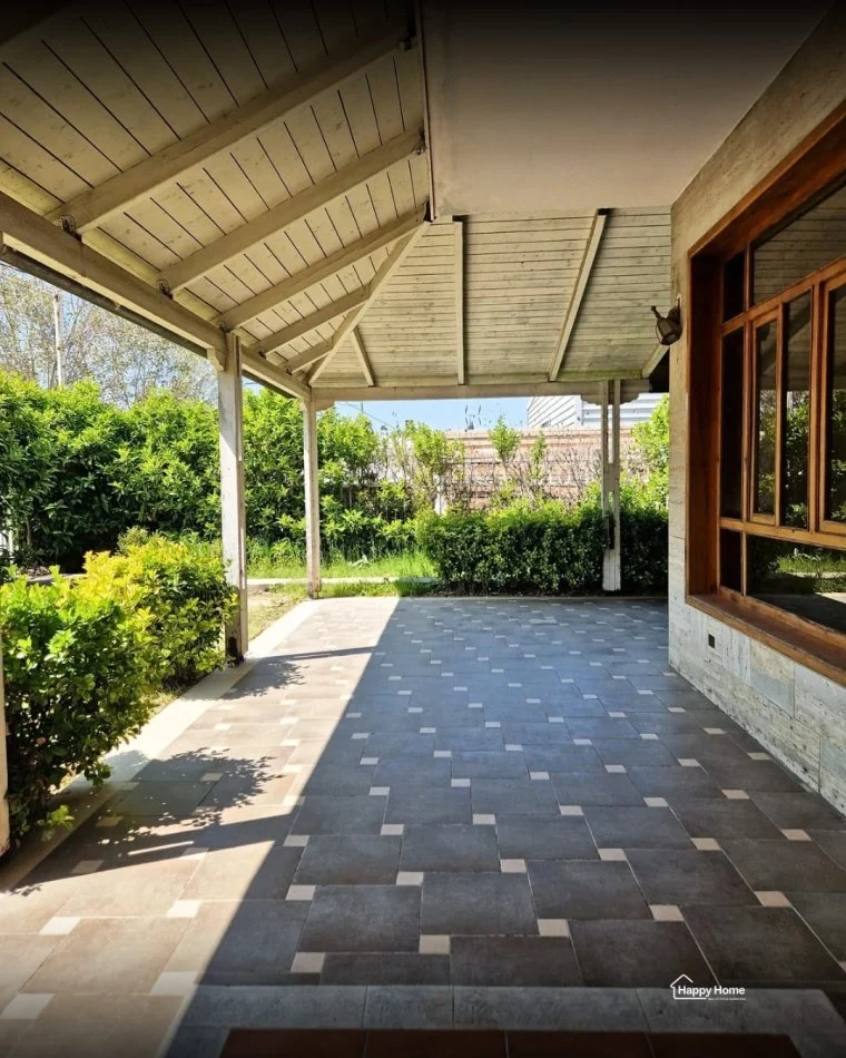 Tirane, jap me qera ambjent biznesi Kati 0, 500 m² 1.500 € (Megateg)