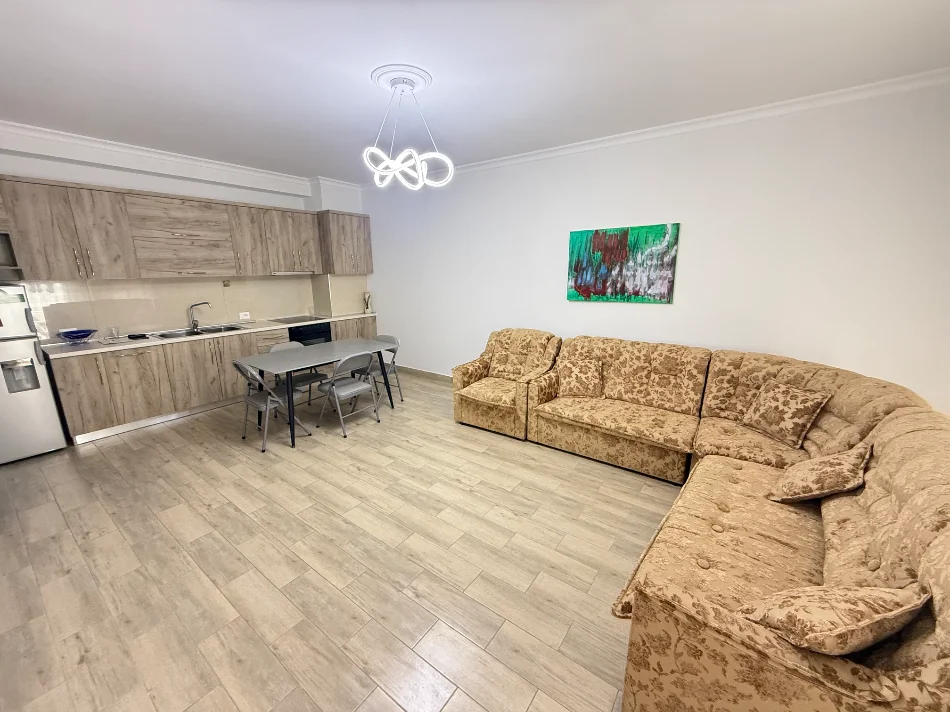 Tirane, jepet me qera apartament 1+1+Ballkon Kati 1, 65 m² 580 € 