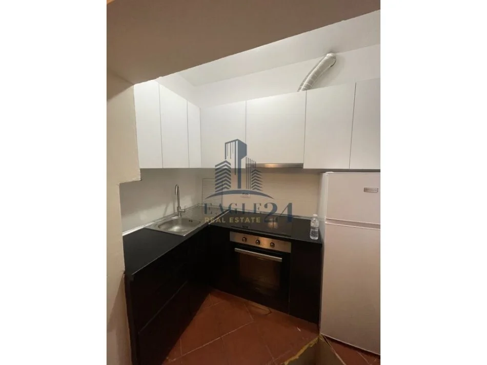 Tirane, jepet me qera apartament 1+1 Kati 1, 70 m² 450 € (Medrese)