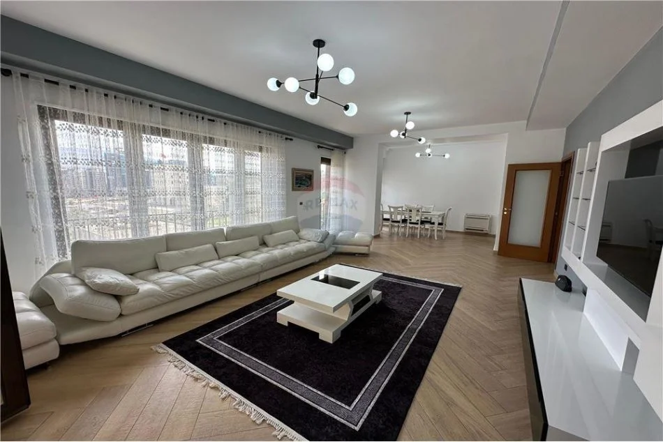 Tirane, jepet me qera apartament 2+1+Aneks+Ballkon Kati 6, 154 m² 1.500 € (QIRA APARTAMENT 2+1+2 ME VARAND NE BLLOK!)