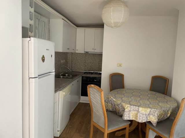 Tirane, jepet me qera apartament 2+1+A+BLK Kati 5, 110 m² 300 Leke (Kombinat)