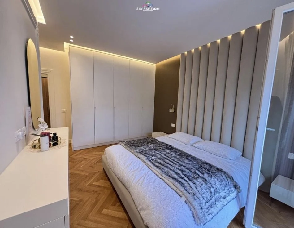 Tirane, shes apartament 3+1 Kati 8, 196 m² 330.000 € (Rruga Gryka e Kacanikut)