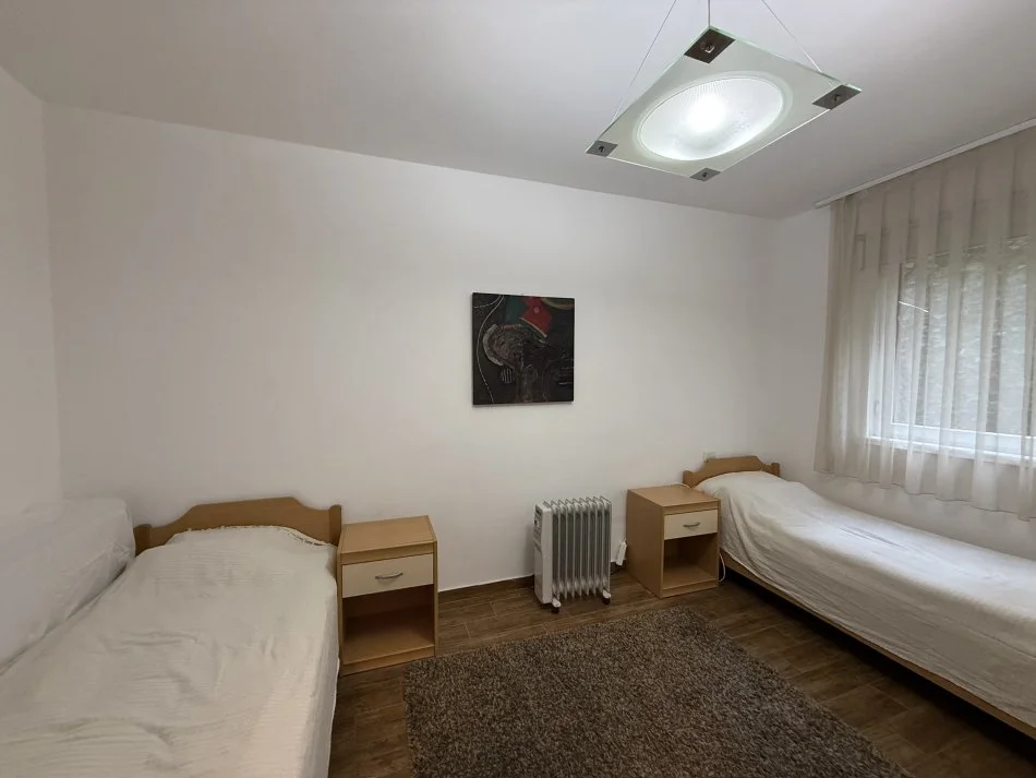 Tirane, jepet me qera apartament 2+1+Ballkon Kati 1, 114 m² 550 € (Rezidenca Kodra e Diellit 1)