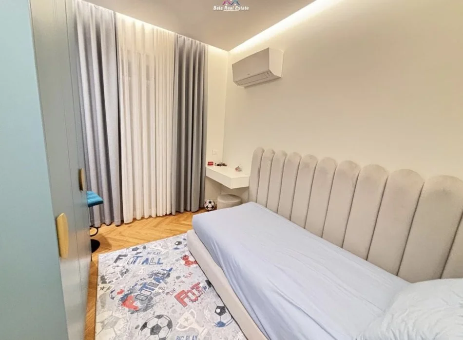 Tirane, shes apartament 3+1 Kati 8, 196 m² 330.000 € (Rruga Gryka e Kacanikut)