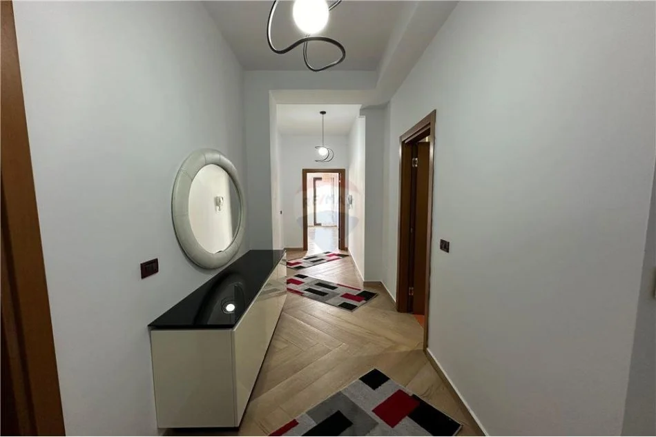 Tirane, jepet me qera apartament 2+1+Aneks+Ballkon Kati 6, 154 m² 1.500 € (QIRA APARTAMENT 2+1+2 ME VARAND NE BLLOK!)
