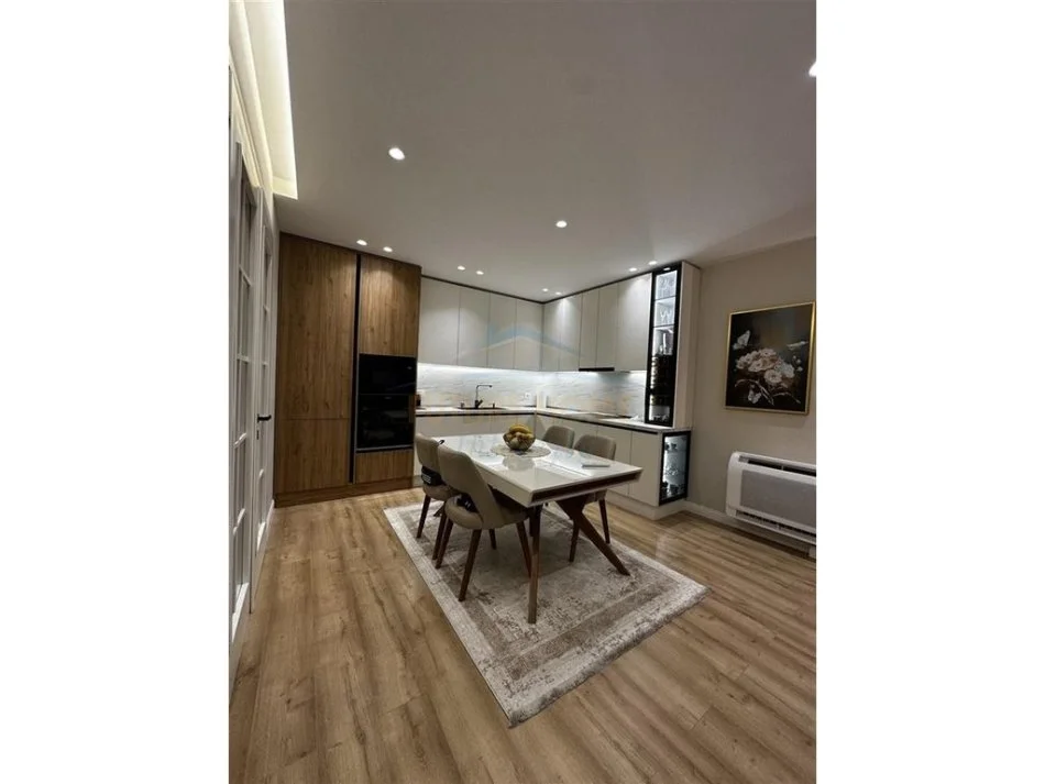 Tirane, shitet apartament 2+1+Aneks+Ballkon Kati 7, 112 m² 253.000 € (Xhamlliku e investuar ne detaje)