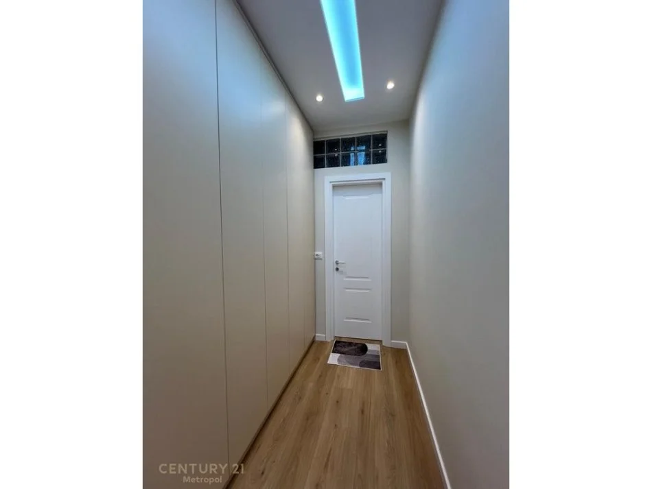 Tirane, jepet me qera apartament 1+1 Kati 5, 75 m² 750 € 