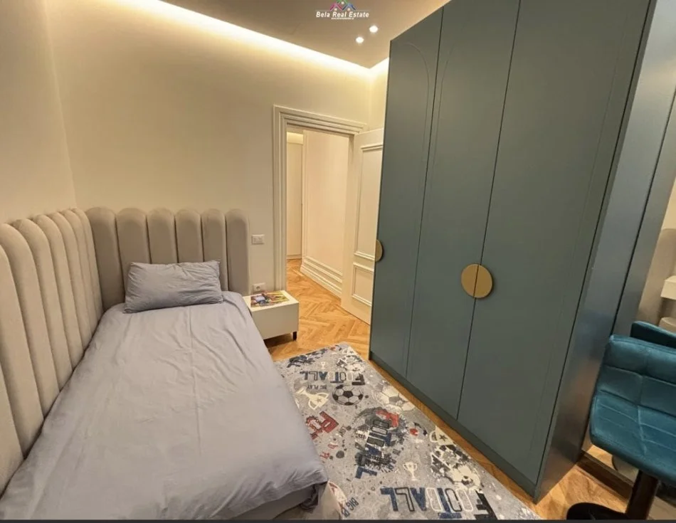 Tirane, shes apartament 3+1 Kati 8, 196 m² 330.000 € (Rruga Gryka e Kacanikut)