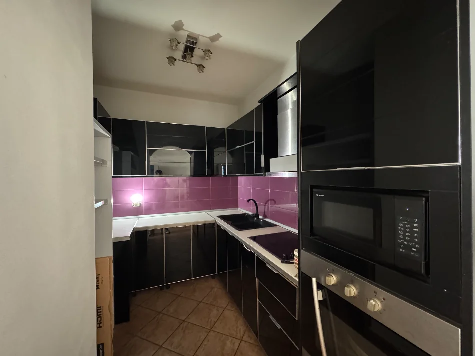 Tirane, jepet me qera apartament 1+1+Ballkon Kati 2, 72 m² 518 € 