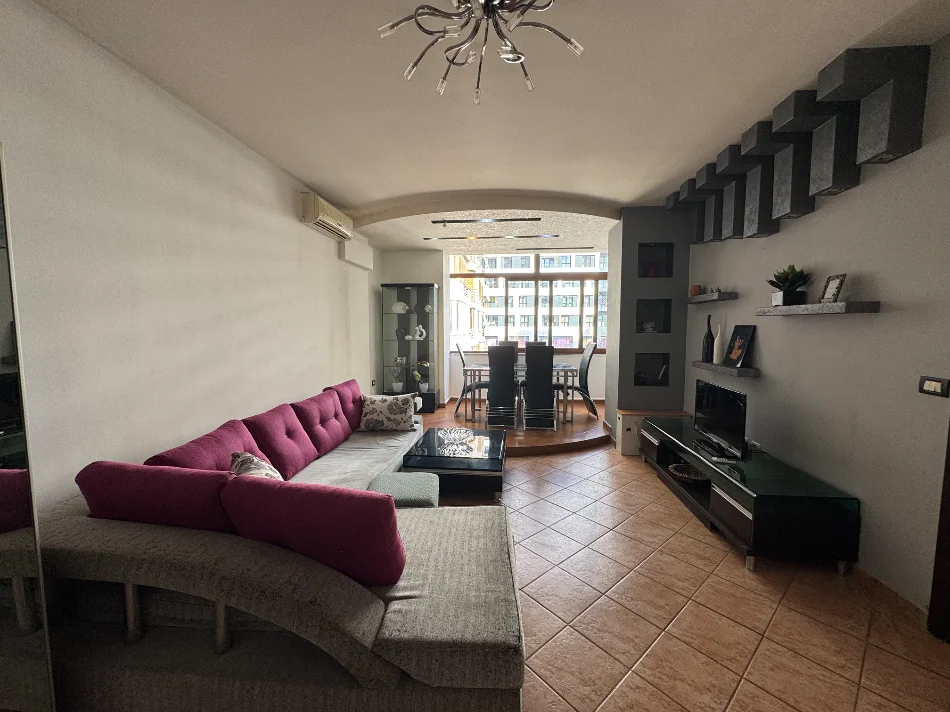 Tirane, jepet me qera apartament 1+1+Ballkon Kati 2, 72 m² 518 € 