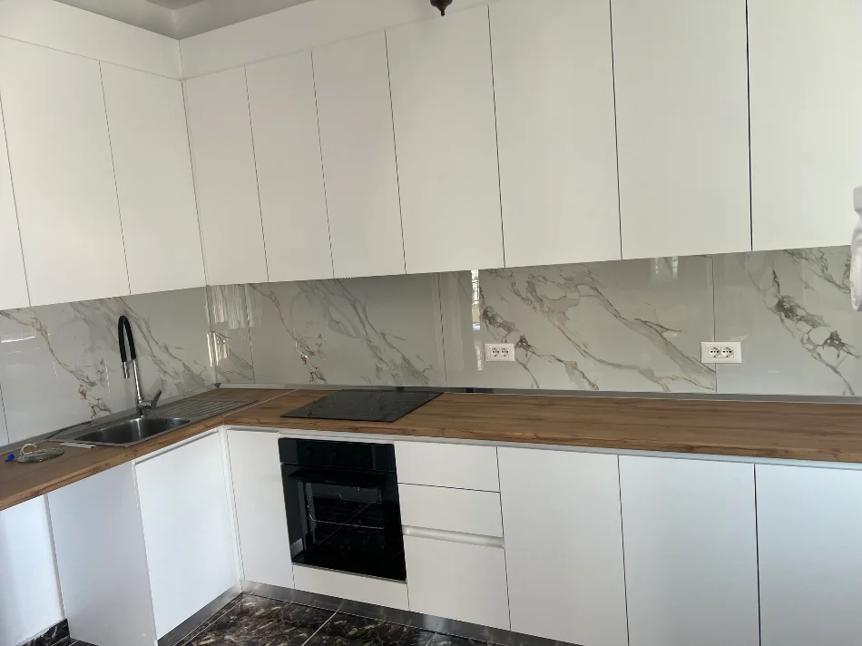 Tirane, jepet me qera Vile 2+1+Aneks+Ballkon Kati 3, 150 m² 800 € (Rruga hekurran marra)