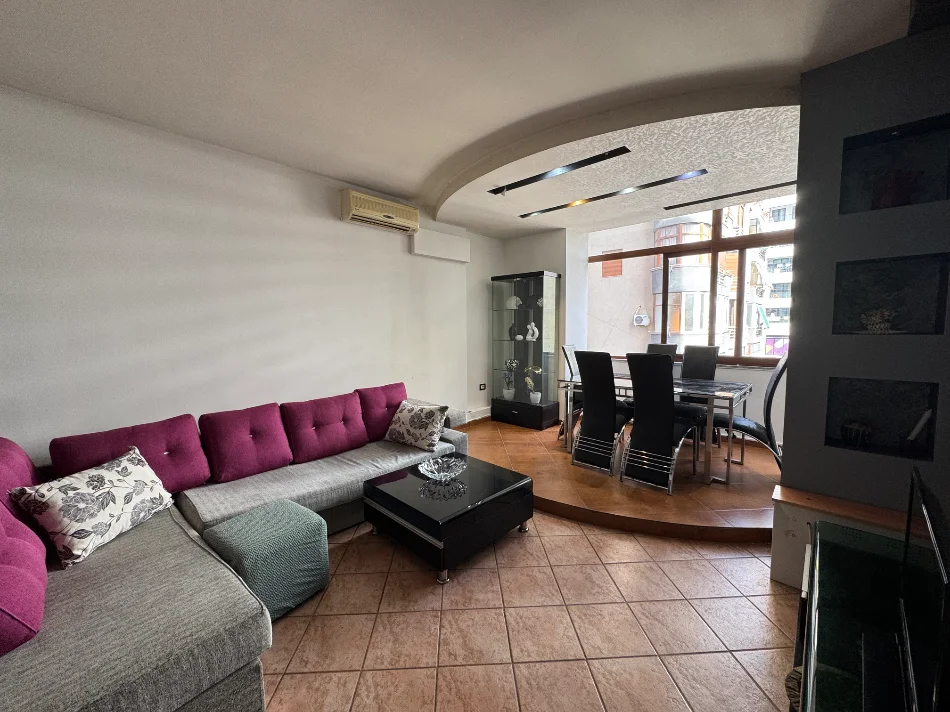 Tirane, jepet me qera apartament 1+1+Ballkon Kati 2, 72 m² 518 € 