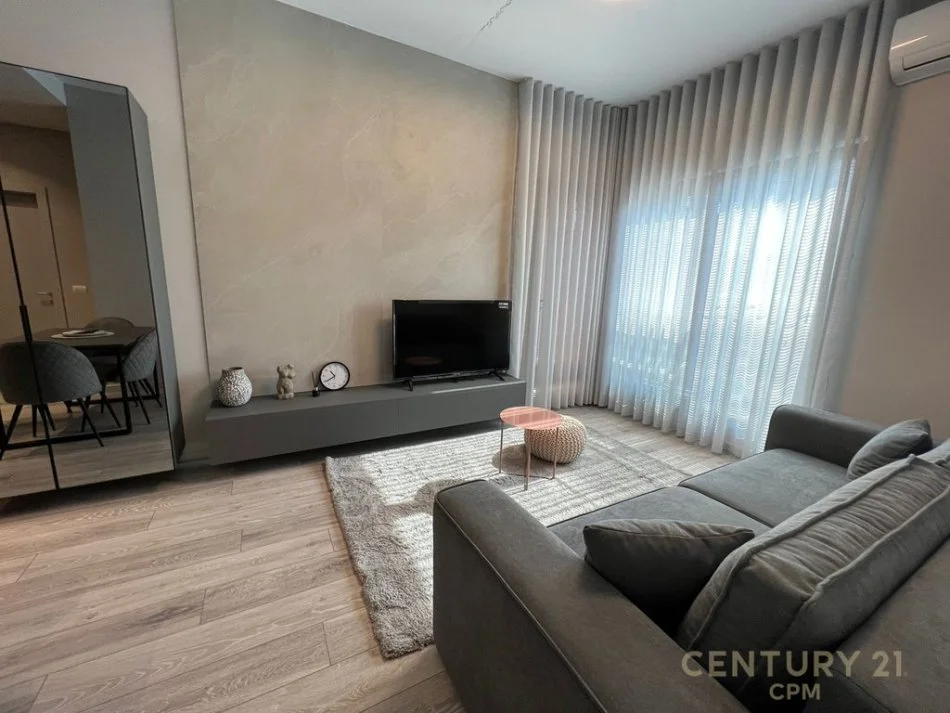 Tirane, jepet me qera apartament 1+1+Ballkon Kati 2, 70 m² 850 € 