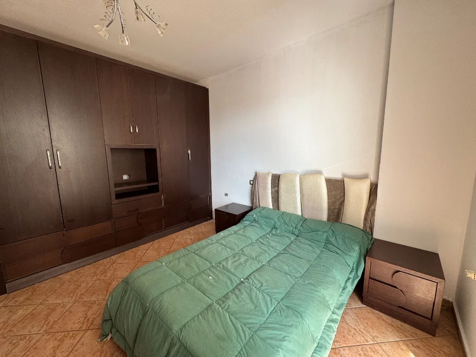 Tirane, jepet me qera apartament 1+1+Ballkon Kati 2, 72 m² 518 € 
