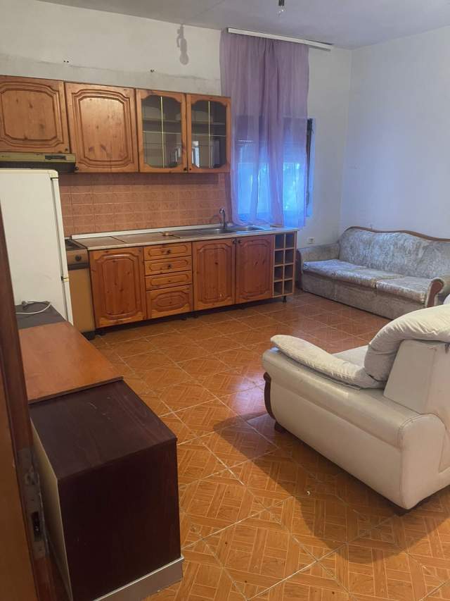 Tirane, jepet me qera apartament 1+1+BLK Kati 2, 70 m² 30.000 Leke (Stacioni trenit bulevardi ri)
