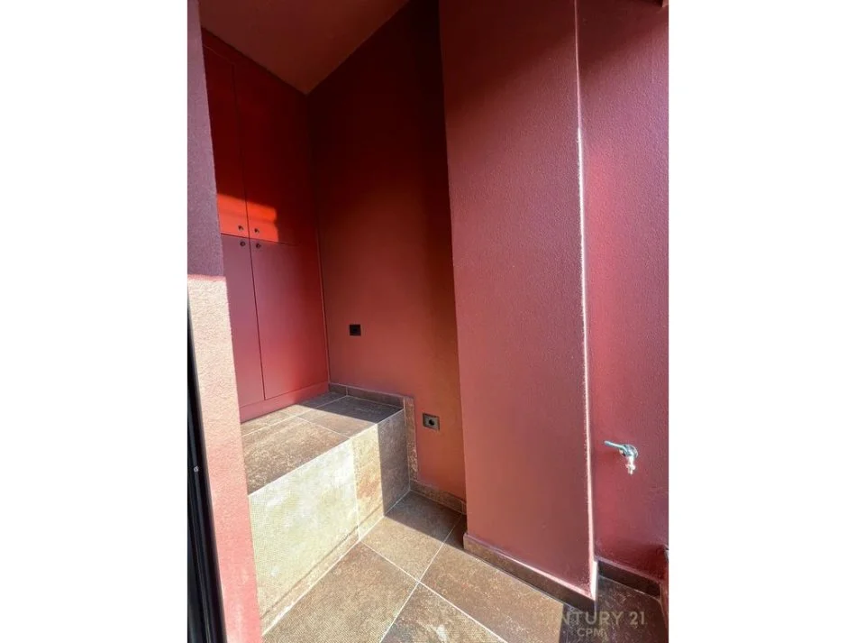 Tirane, jepet me qera apartament 1+1+Ballkon Kati 2, 70 m² 850 € 