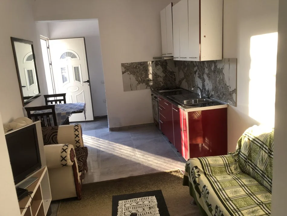 Tirane, jap me qera shtepi 1+1+Ballkon Kati 0, (Rruga ram sadrija)