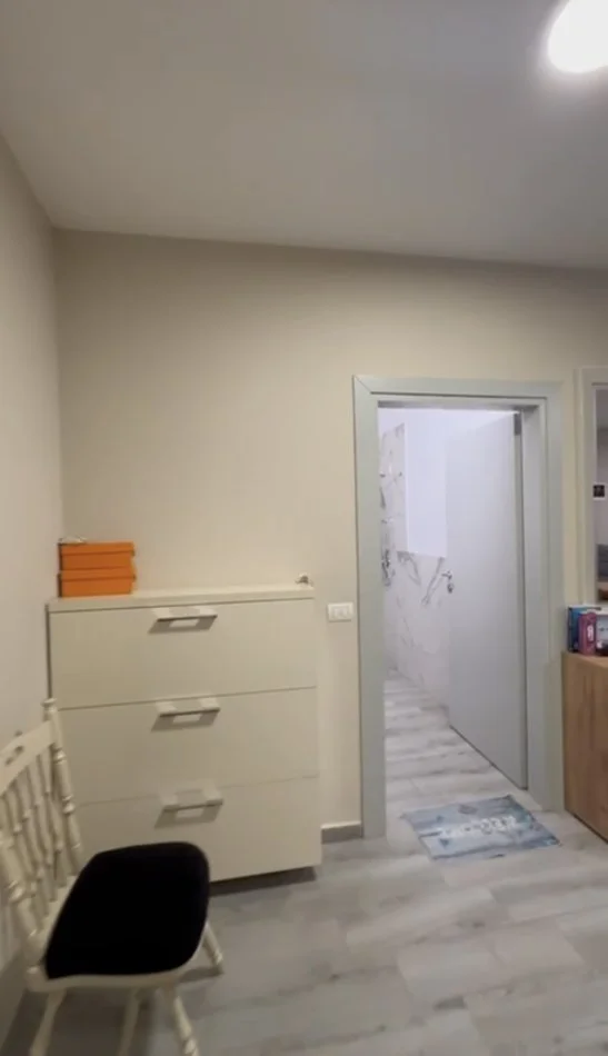 Tirane, jepet me qera shtepi 2+1 Kati 3, 90 m² 450 € (Astir prane Bar Sorriso)